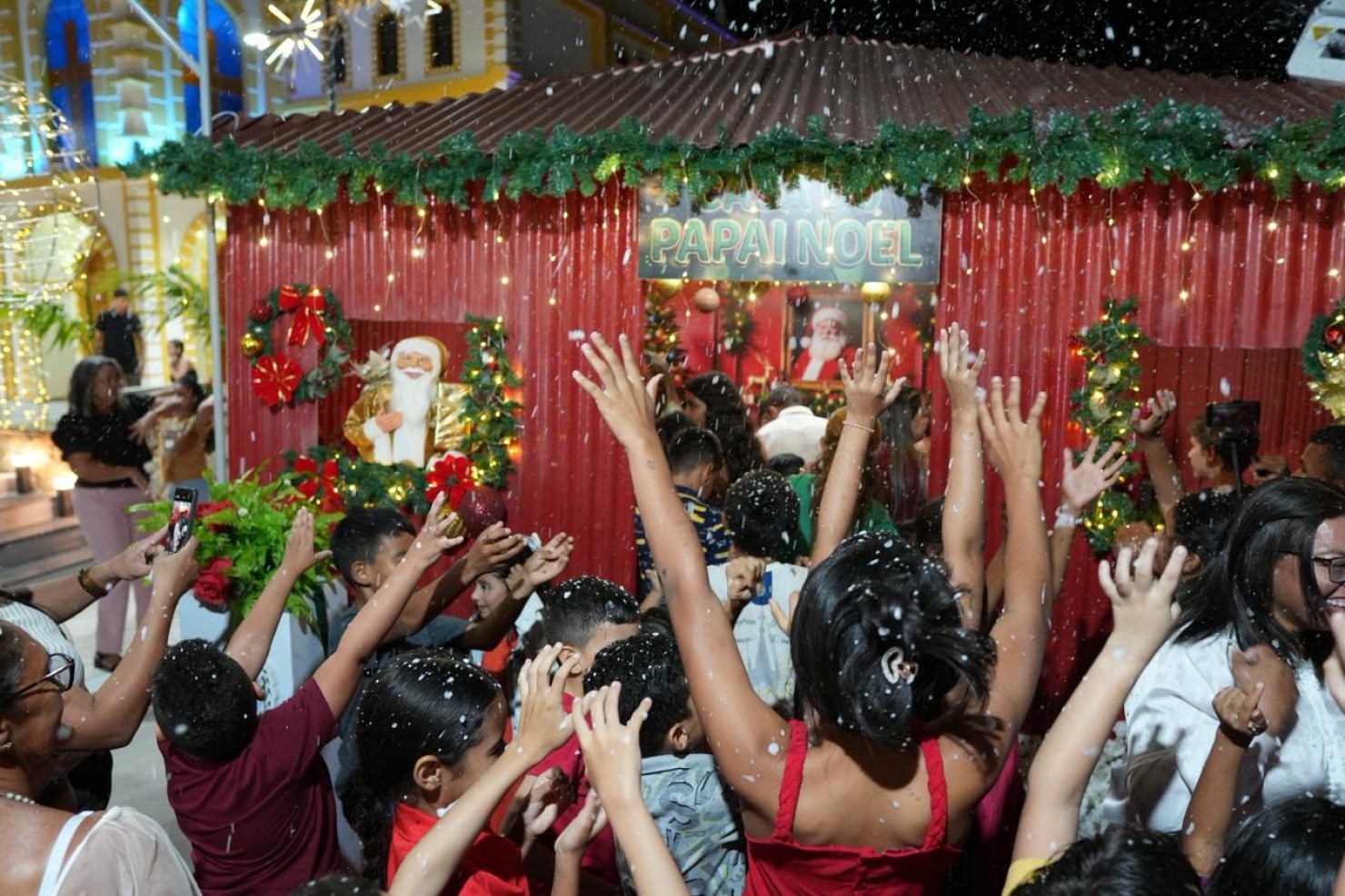 Noite de emoções na abertura do "3⁰ Natal iluminado" em Bernardino Batista 692ba10c2428femzea larg - Noite de emoções na abertura do "3⁰ Natal iluminado" em Bernardino Batista