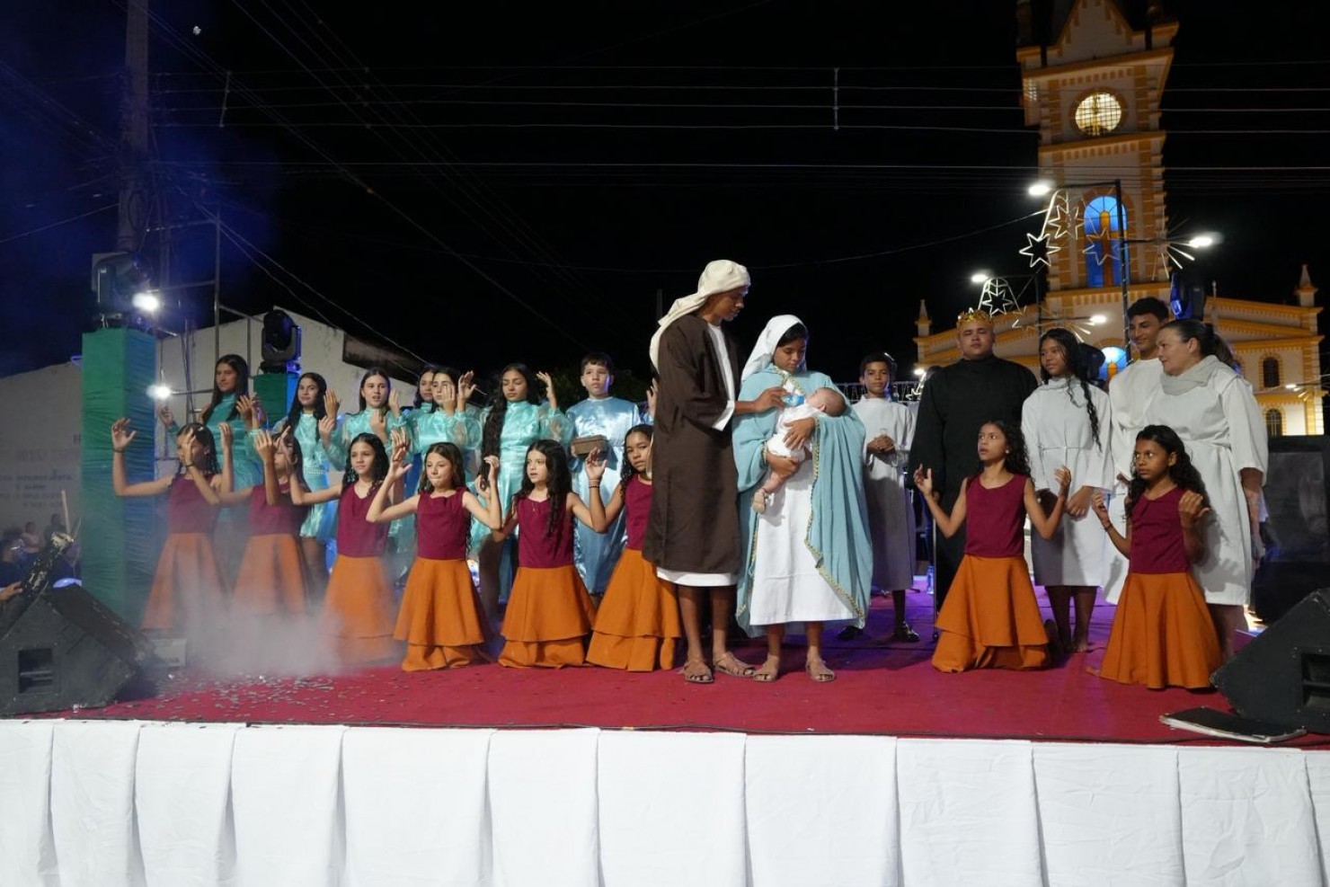 Noite de emoções na abertura do "3⁰ Natal iluminado" em Bernardino Batista 692ba10c37df5uorkn larg - Noite de emoções na abertura do "3⁰ Natal iluminado" em Bernardino Batista
