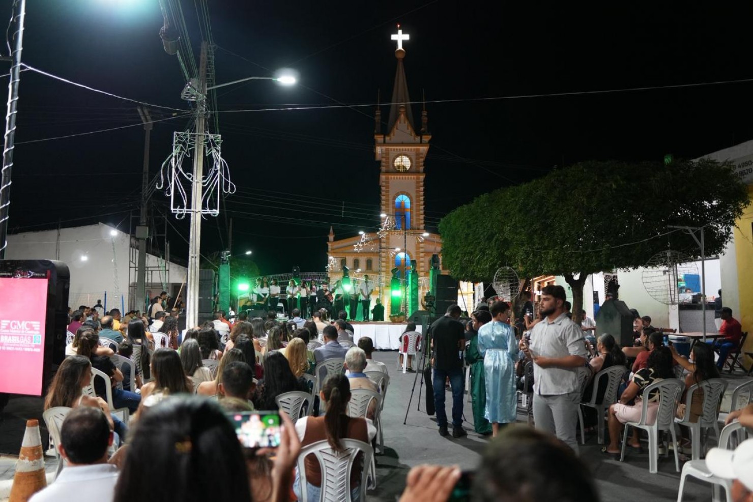 Noite de emoções na abertura do "3⁰ Natal iluminado" em Bernardino Batista 692ba10ce5a18jscm4 larg - Noite de emoções na abertura do "3⁰ Natal iluminado" em Bernardino Batista