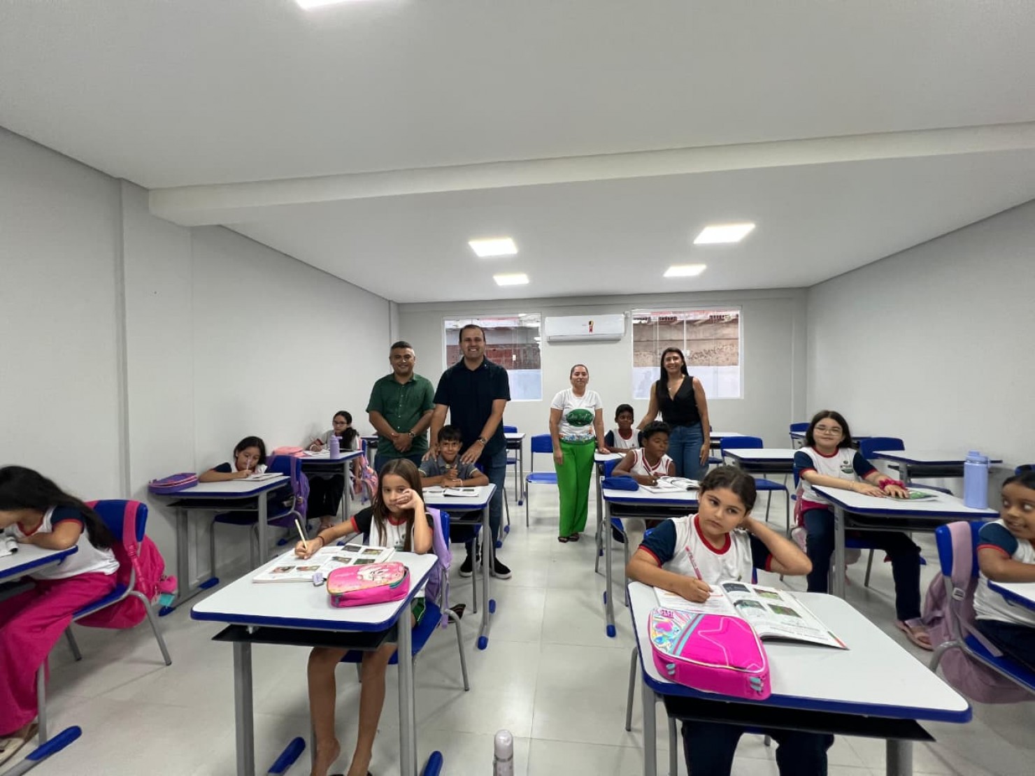 Prefeitura entrega kit escolar e fardamento para alunos da rede municipal em Bernardino Batista 69b4638aa0a4c36bem larg - Prefeitura entrega kit escolar e fardamento para alunos da rede municipal em Bernardino Batista